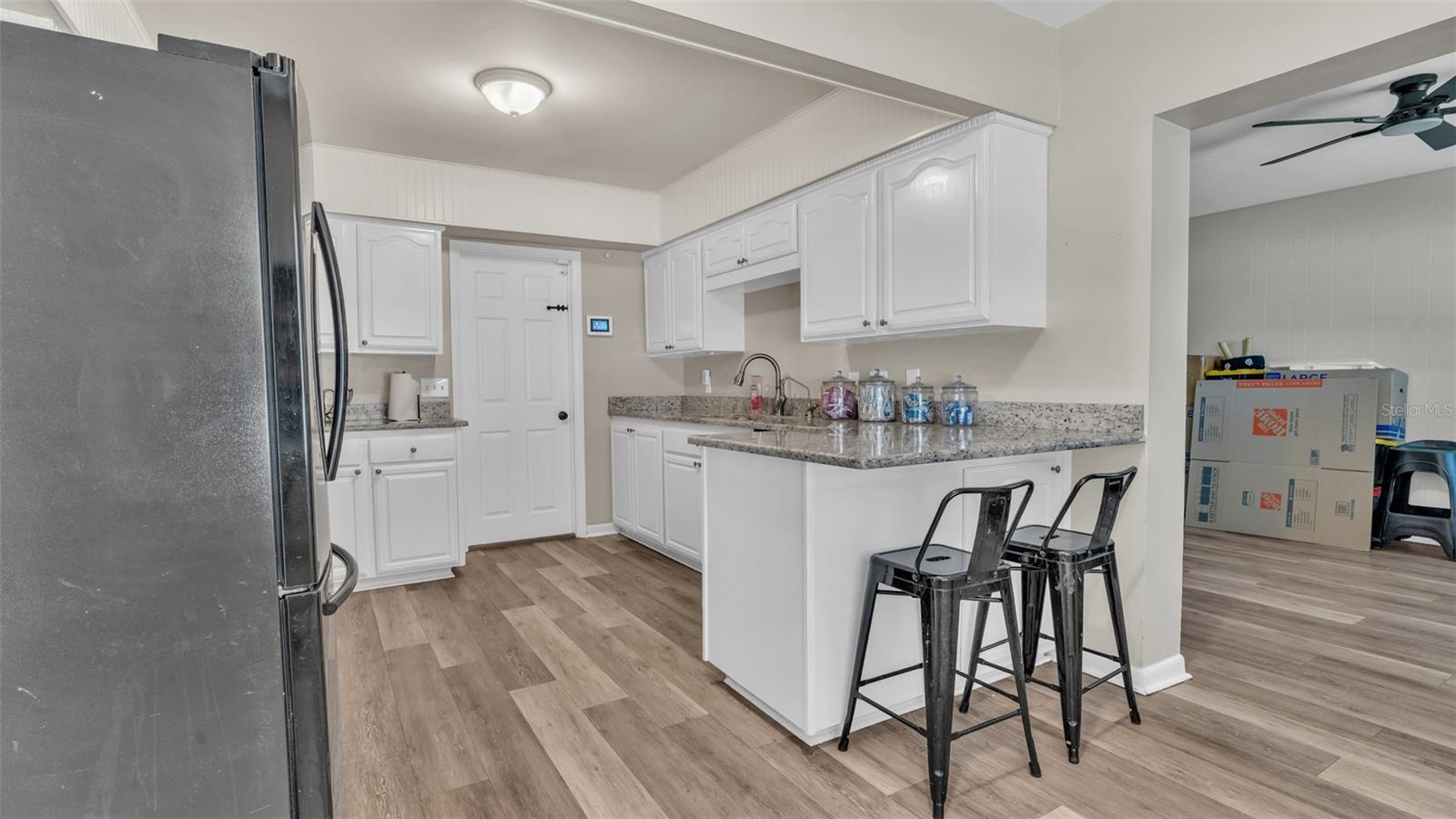 1002 KAY JEAN DR
