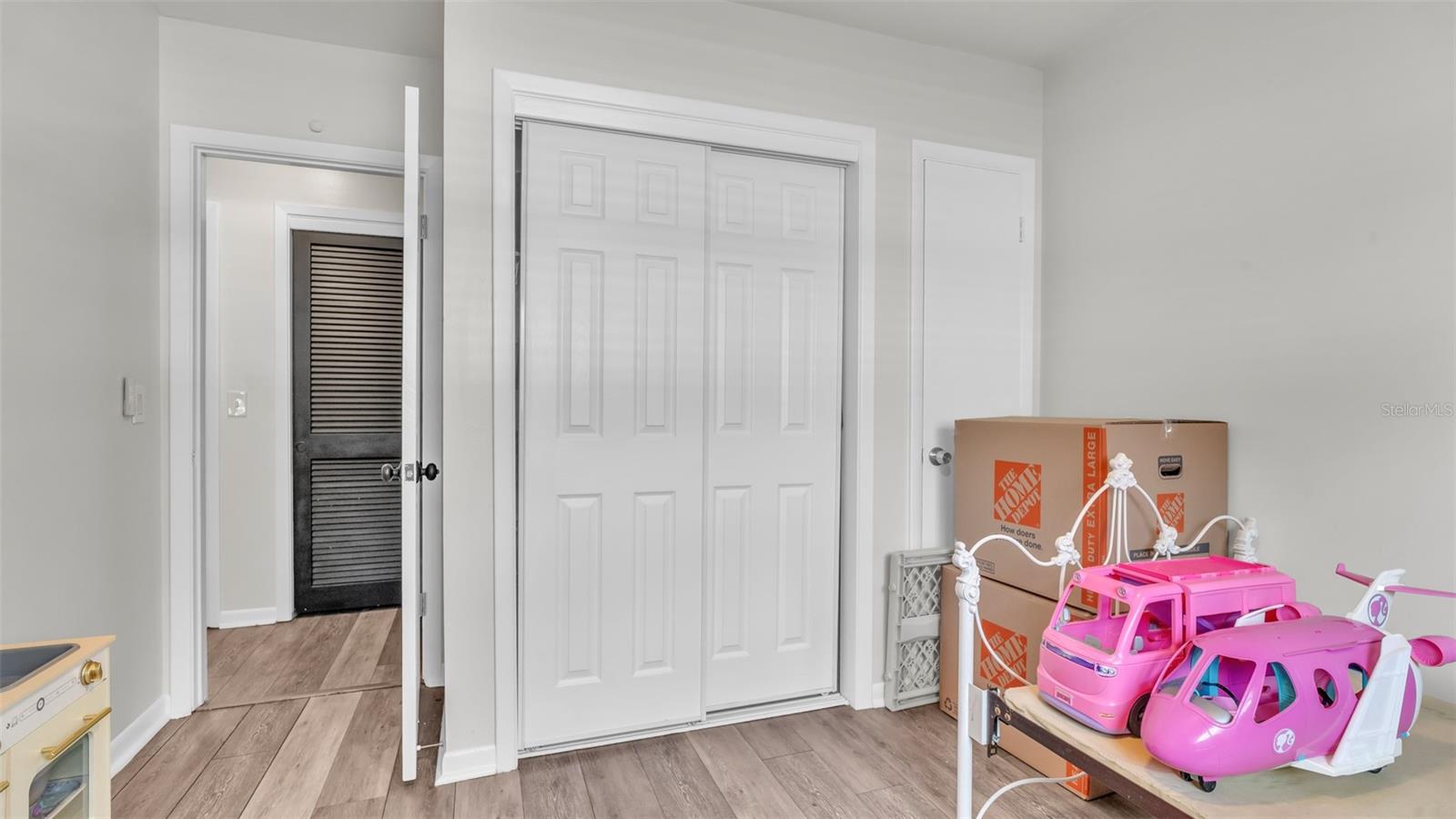 1002 KAY JEAN DR