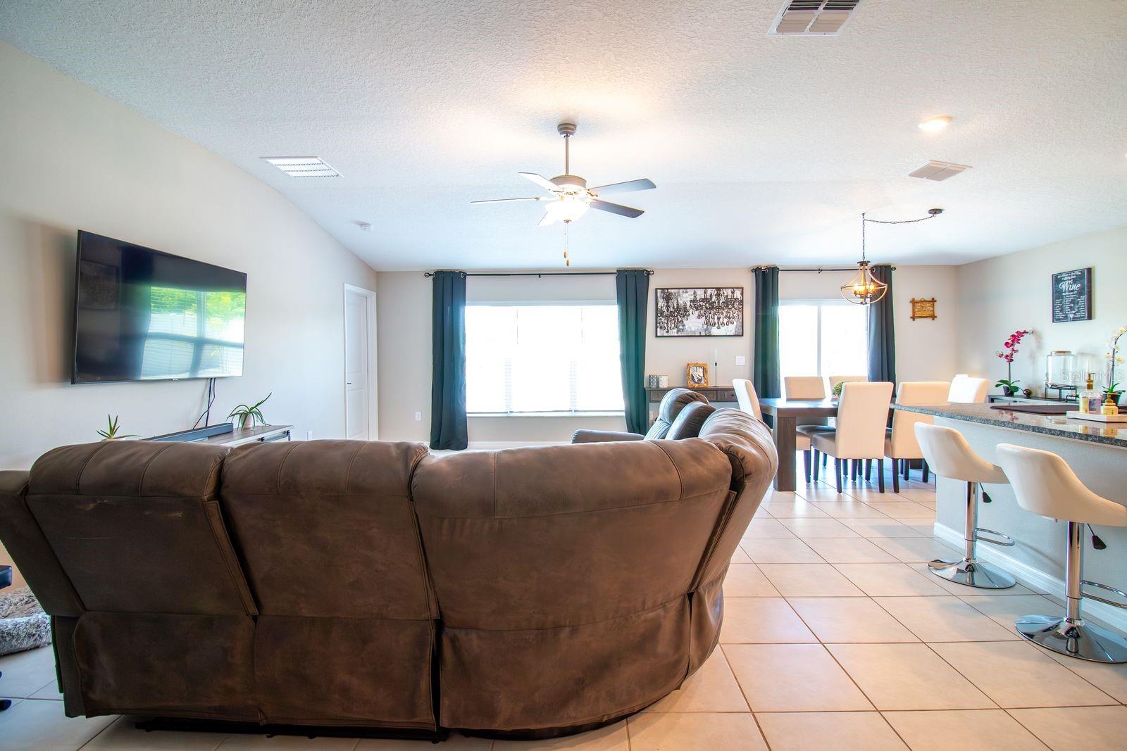 5466 BLUE AZURE DR