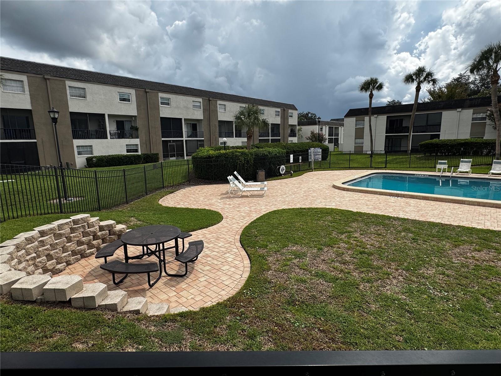 706 OAKGROVE DR #114