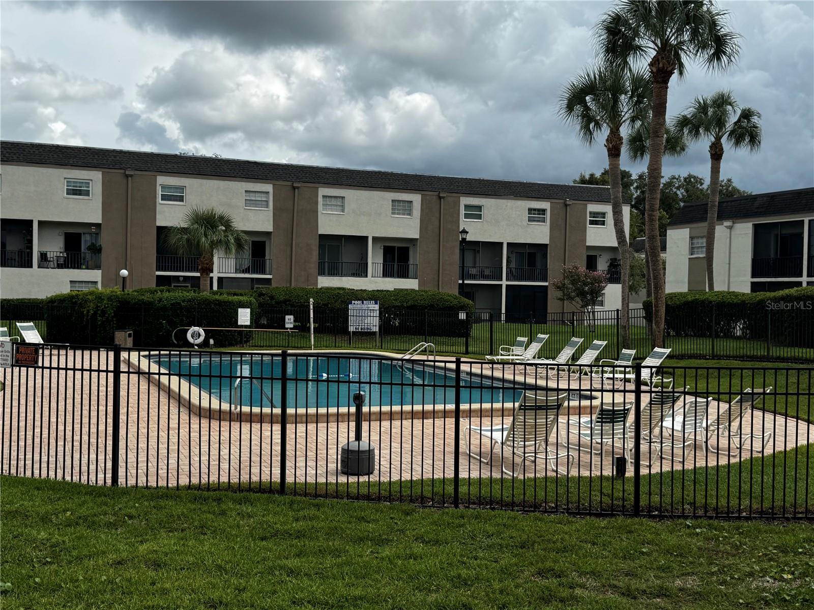 706 OAKGROVE DR #114
