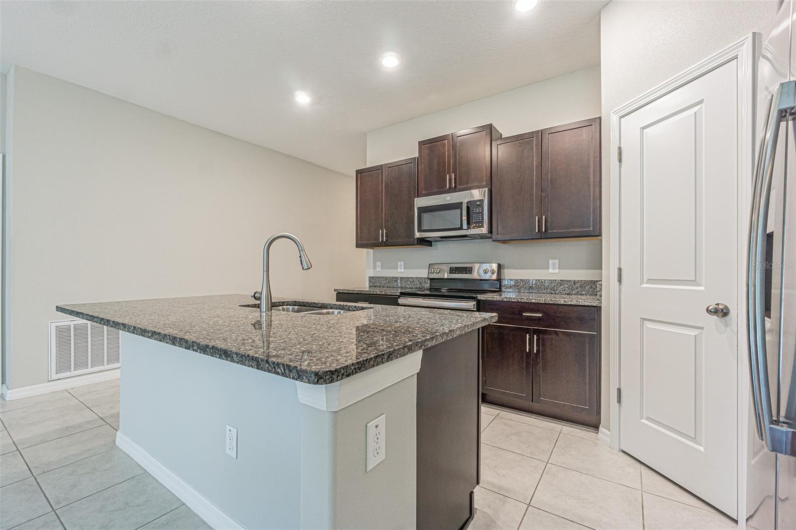 13009 MAJESTIC GARDEN LN