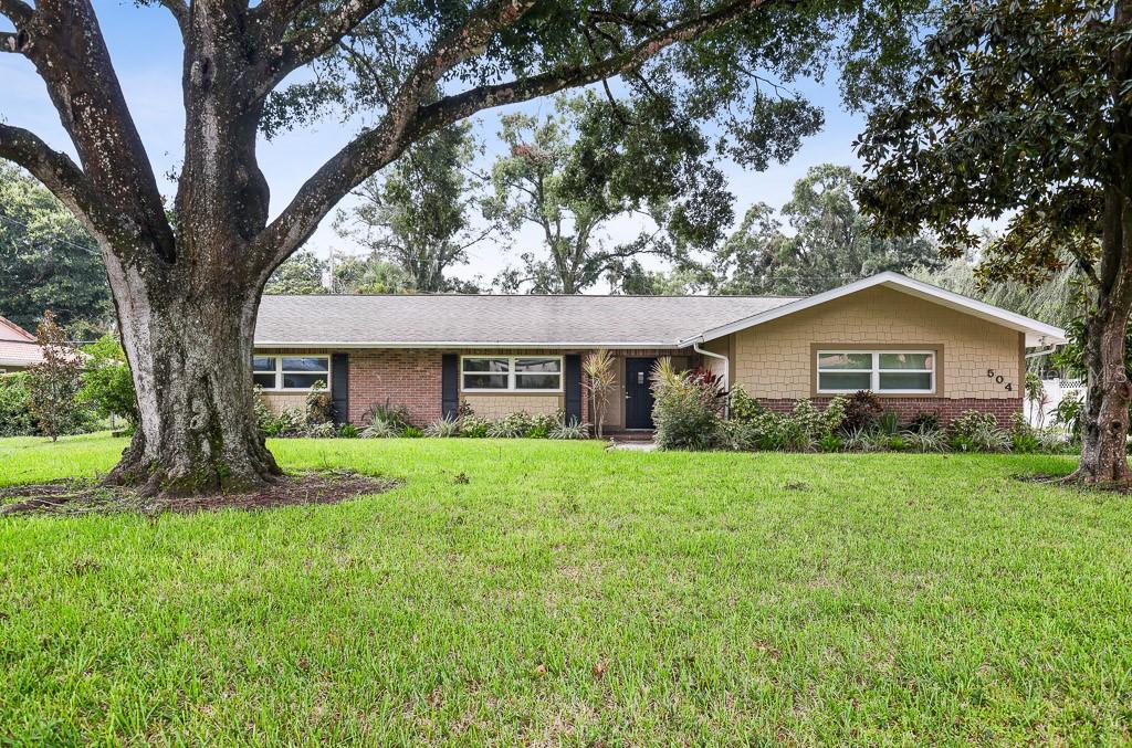 504 Crestover Dr, Temple Terrace