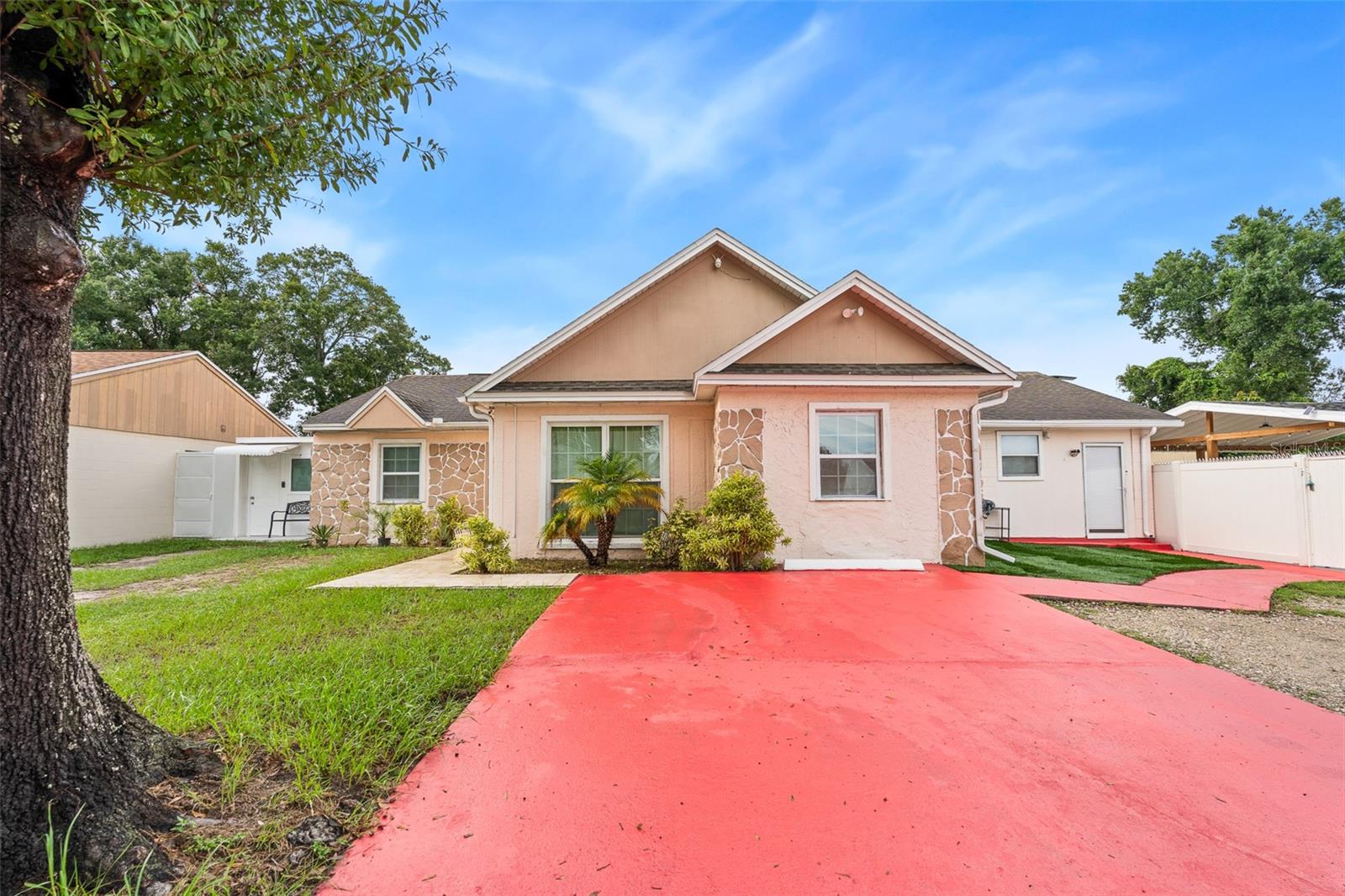 8903 Camino Villa, Tampa