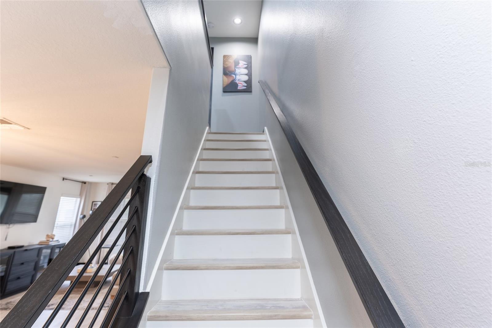 528 VINCINDA CREST WAY