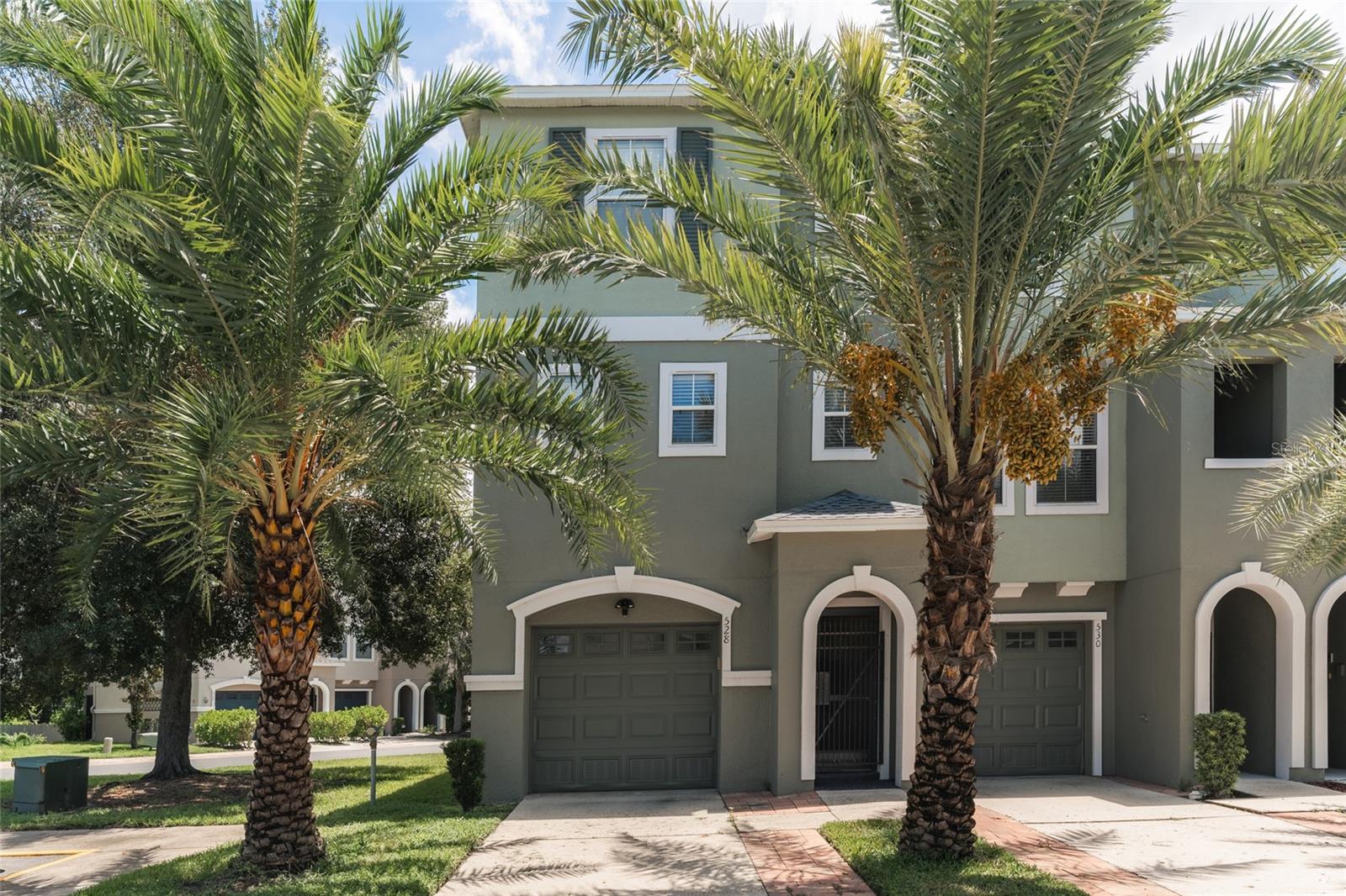 528 VINCINDA CREST WAY