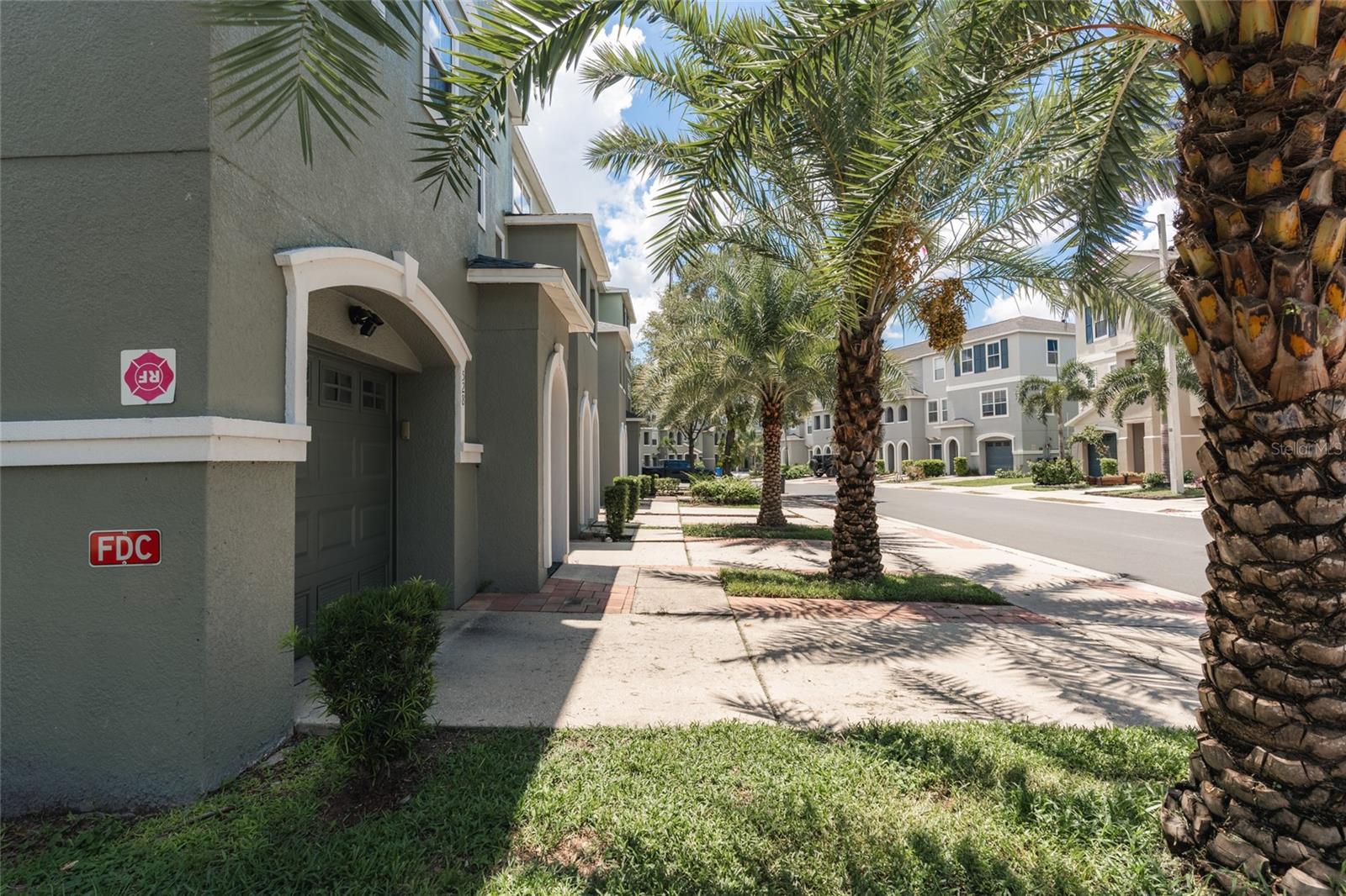528 VINCINDA CREST WAY