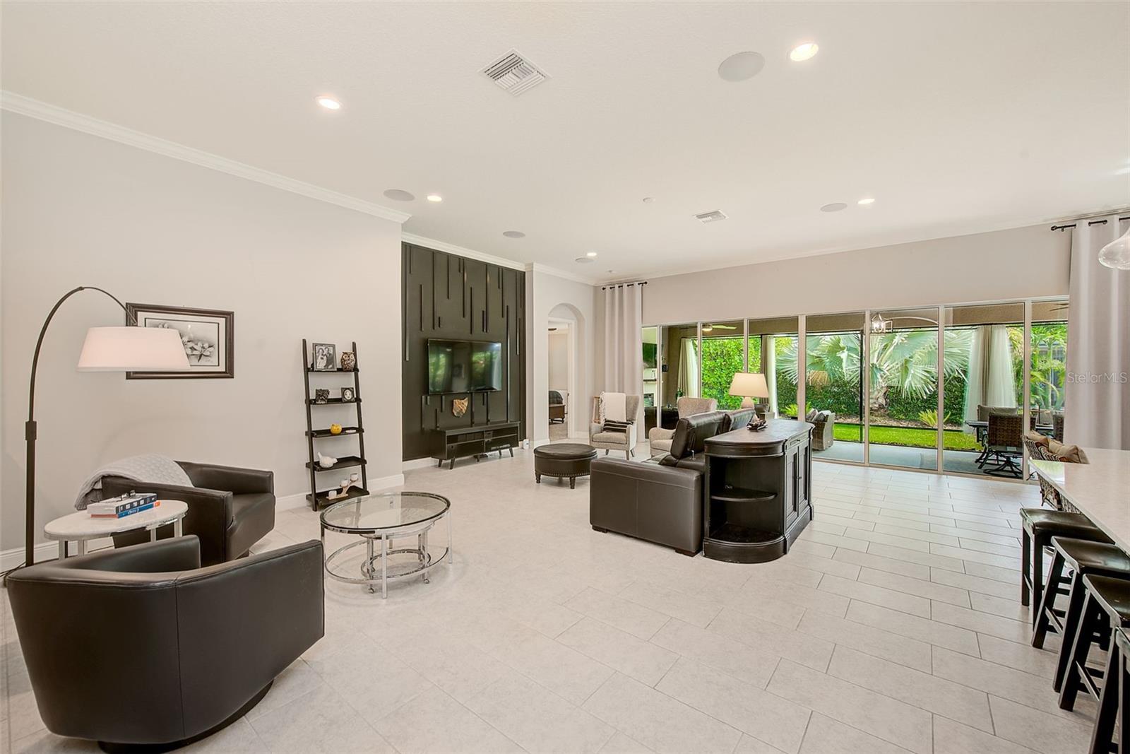 6916 NEOPOLITAN CT