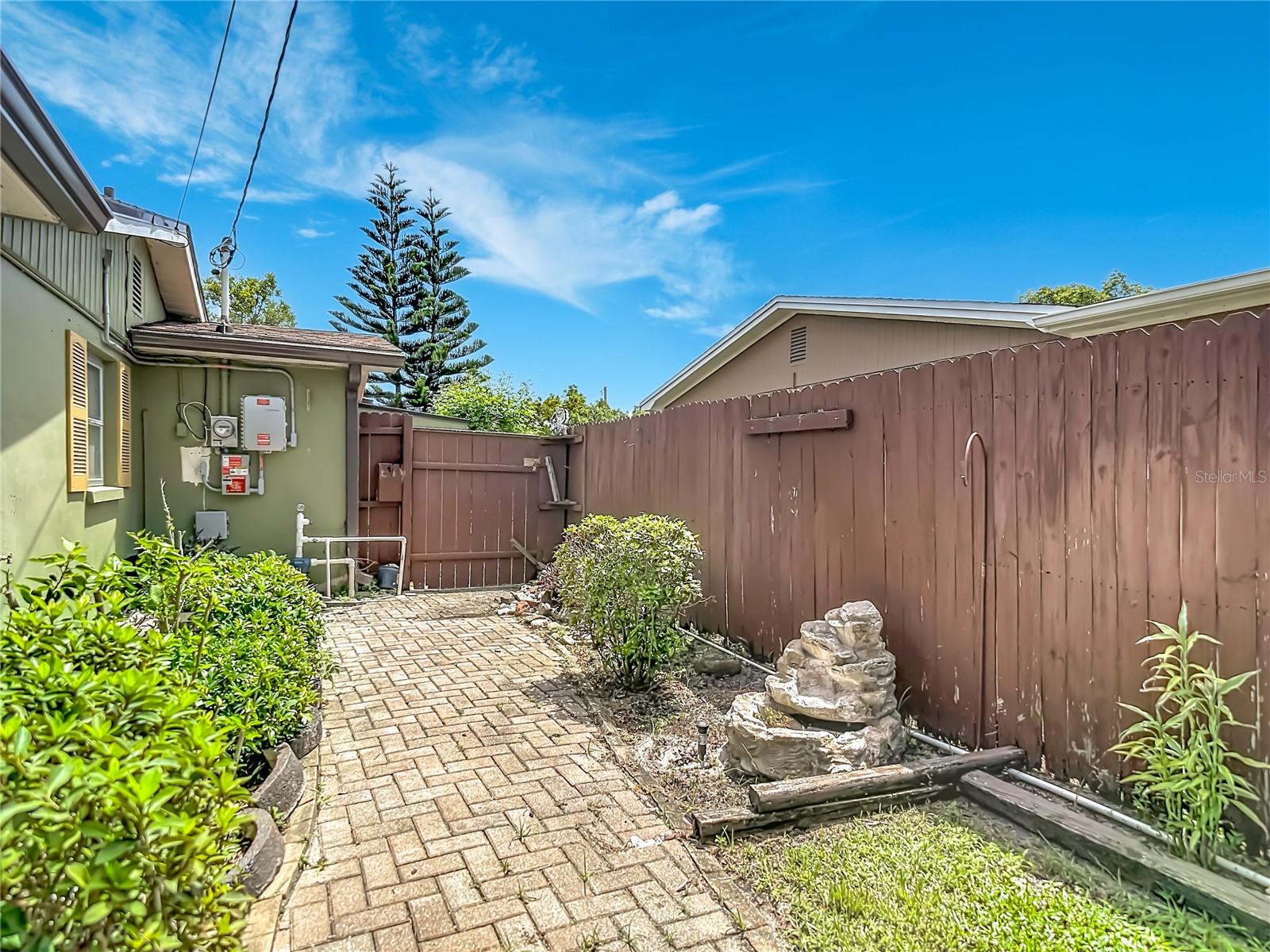 3641 WELLINGTON DR