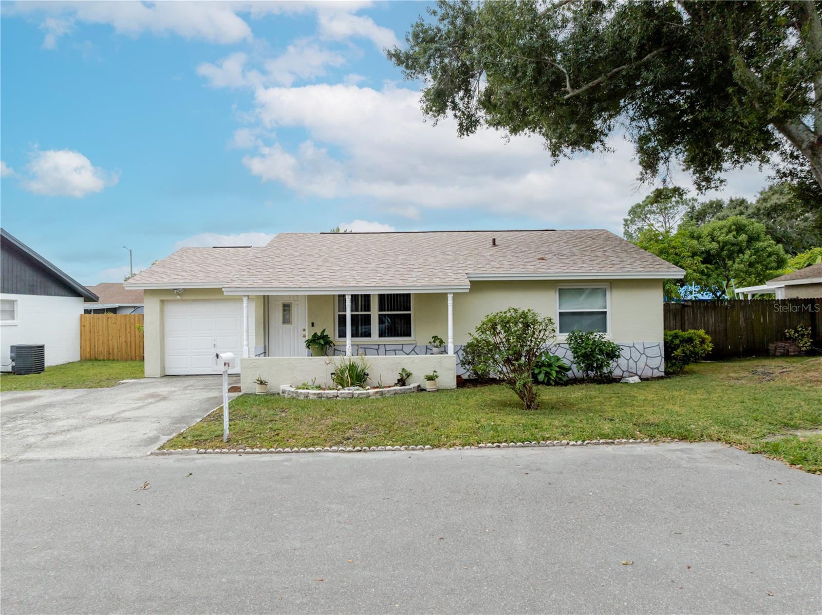 10118 Hunters Point Ct, Tampa