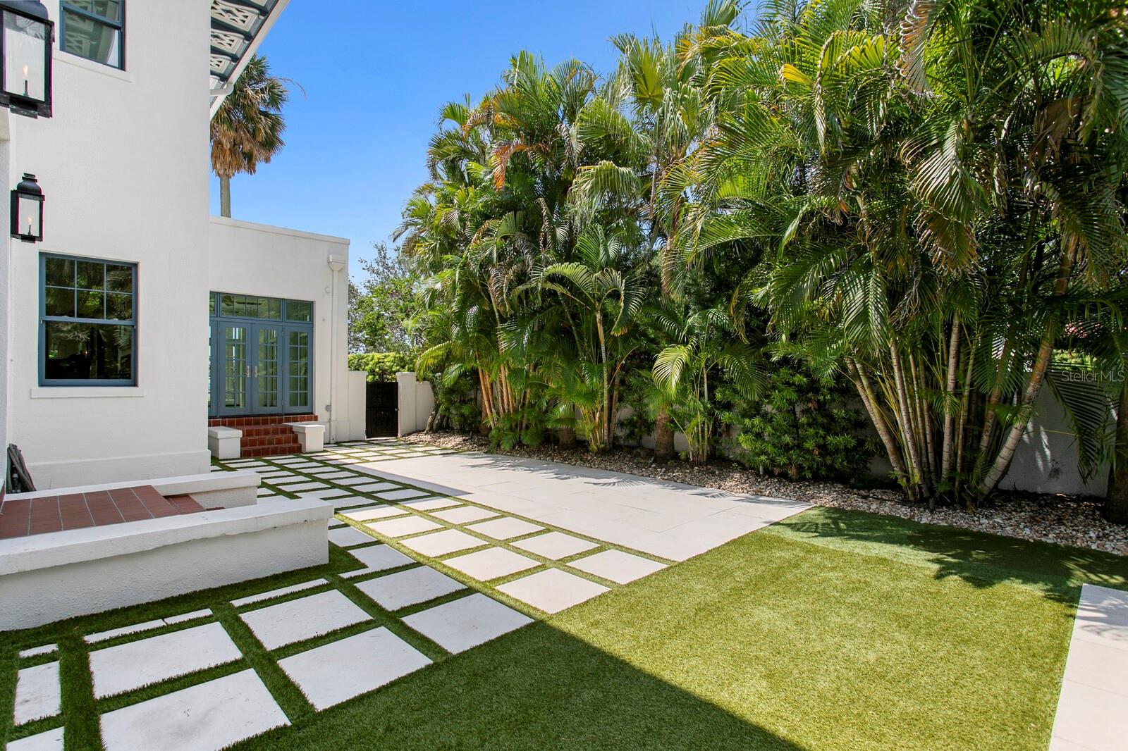 907 BAYSHORE BLVD