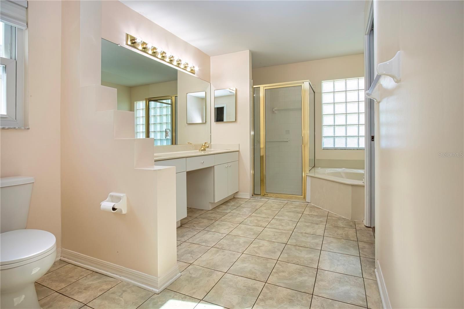 2424 E DEL WEBB BLVD