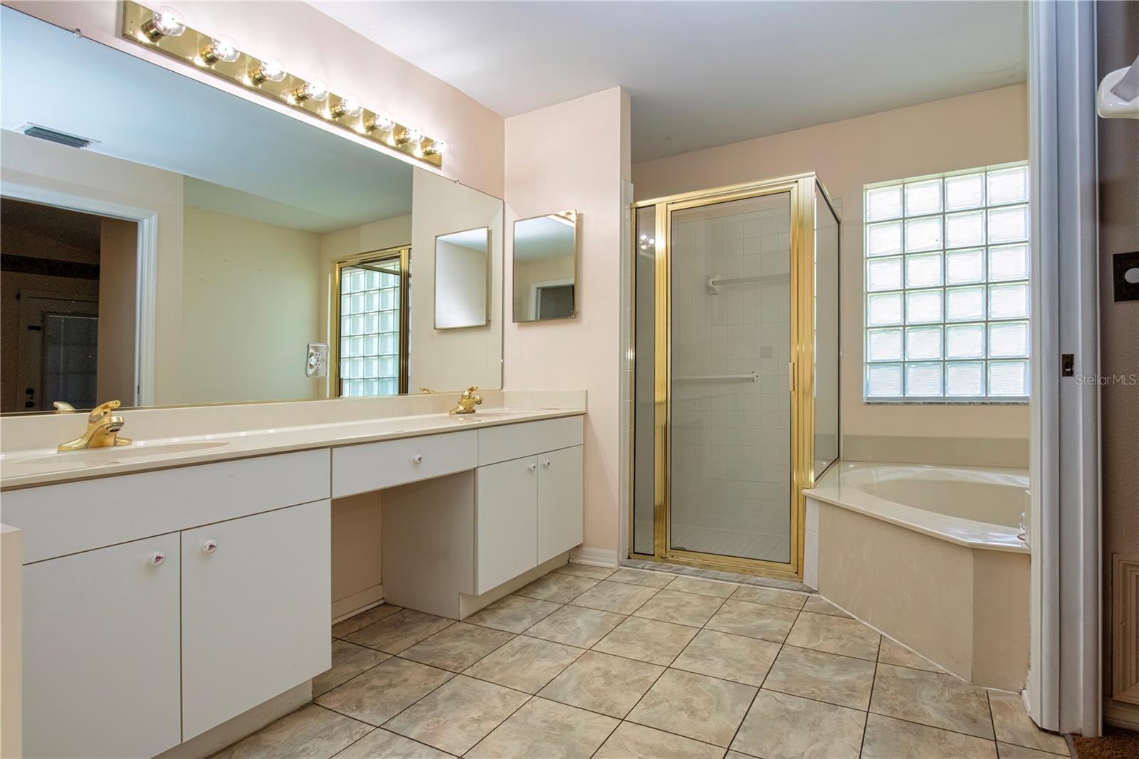 2424 E DEL WEBB BLVD