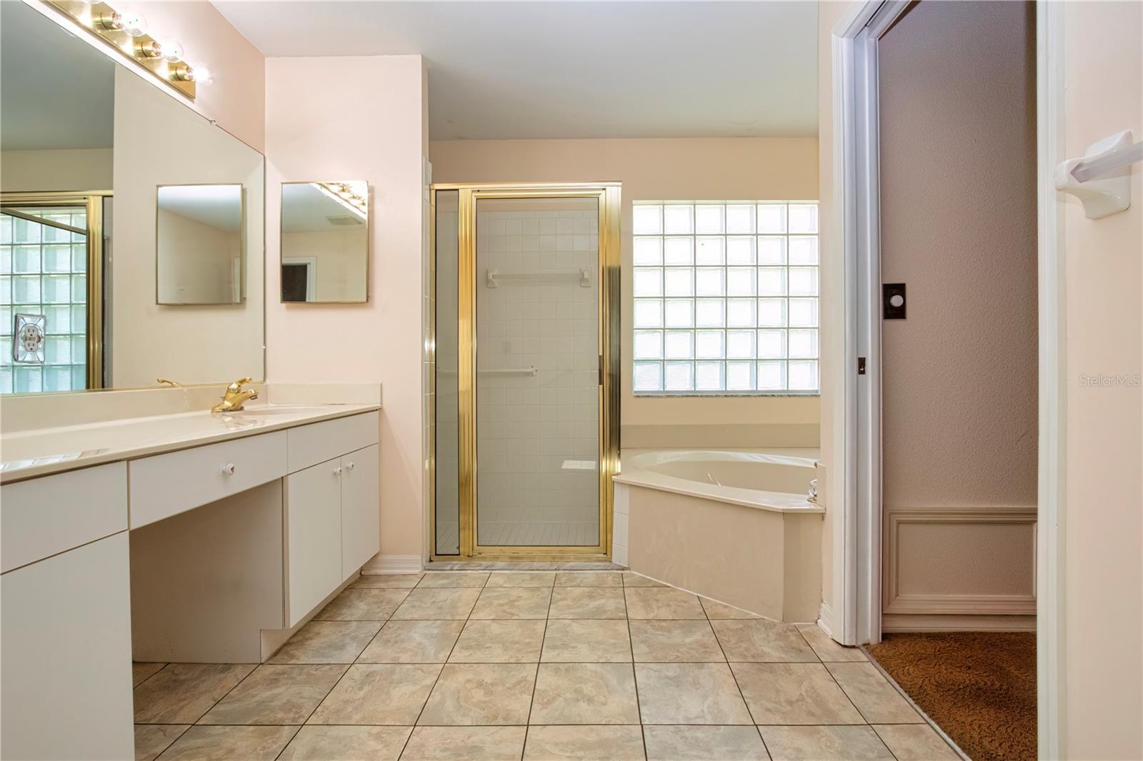 2424 E DEL WEBB BLVD