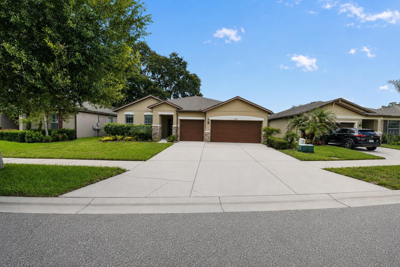 2130 Landside Dr, Valrico