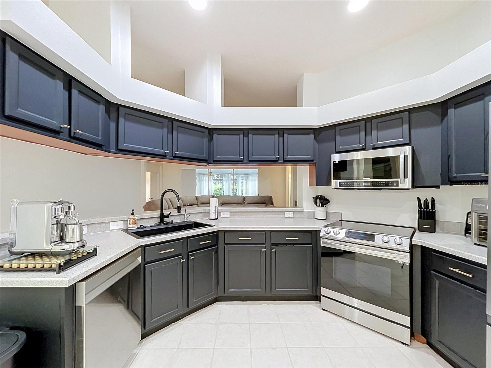 1124 SPLIT SILK ST
