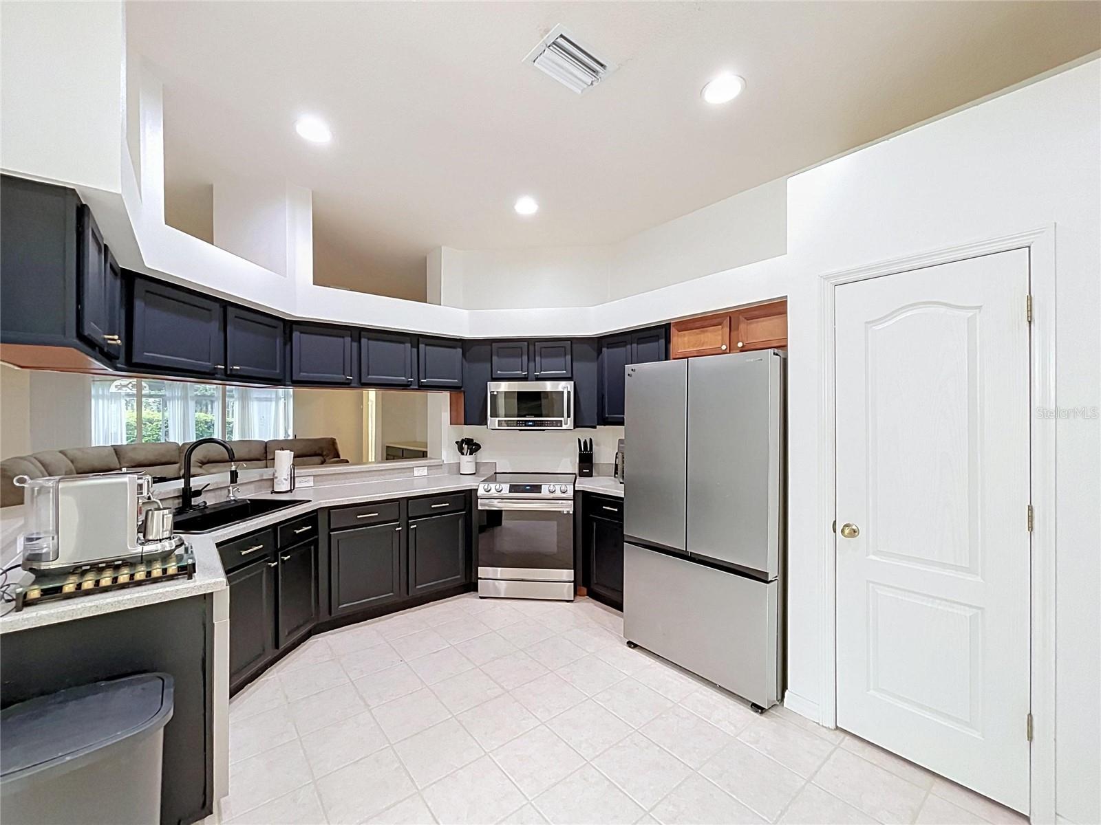 1124 SPLIT SILK ST