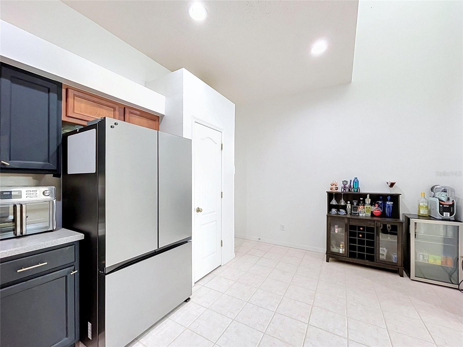 1124 SPLIT SILK ST