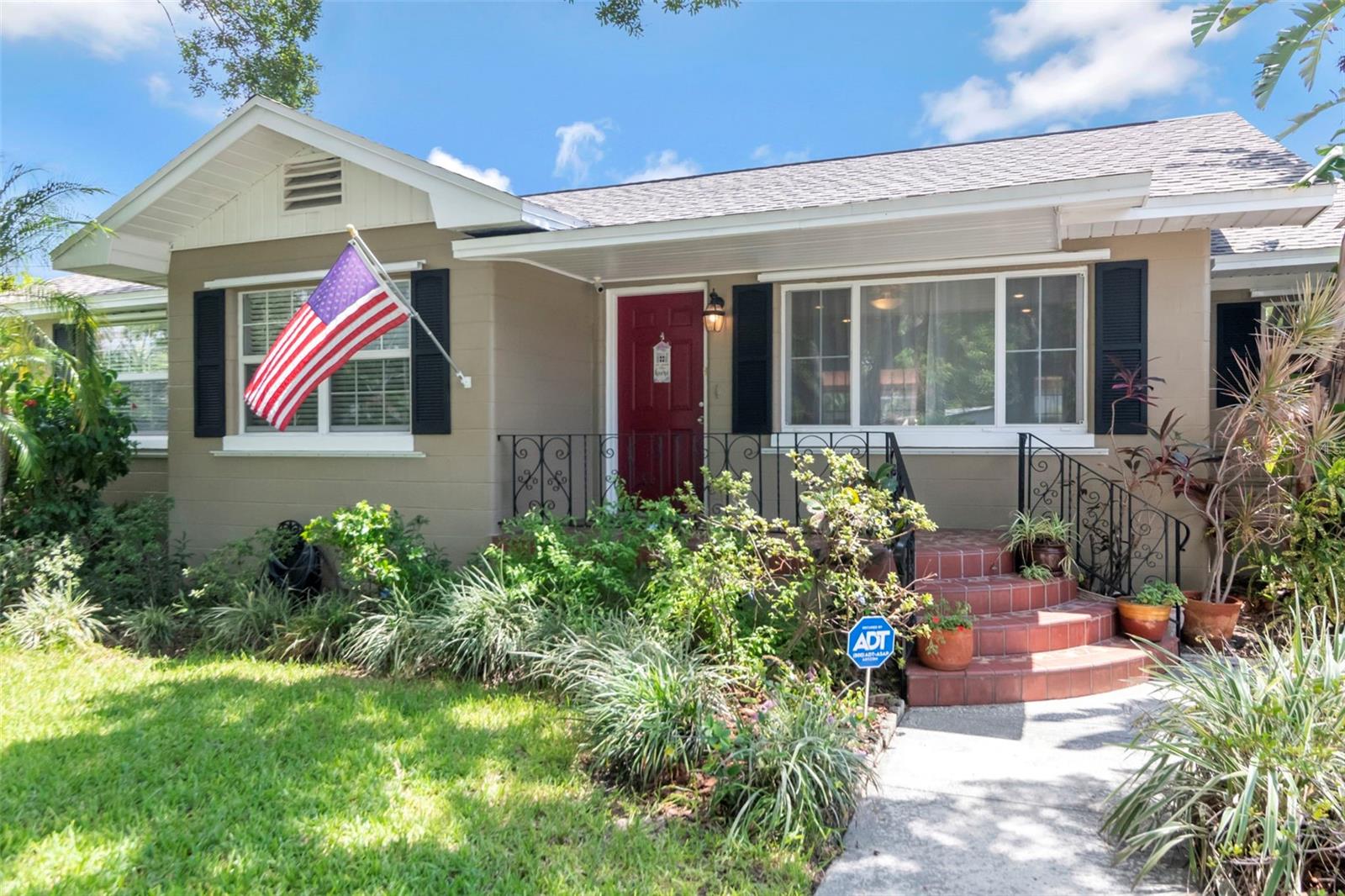 311 N GOMEZ AVE