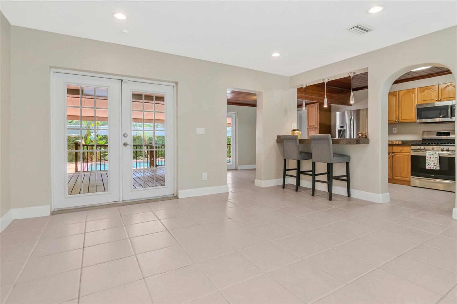 311 N GOMEZ AVE