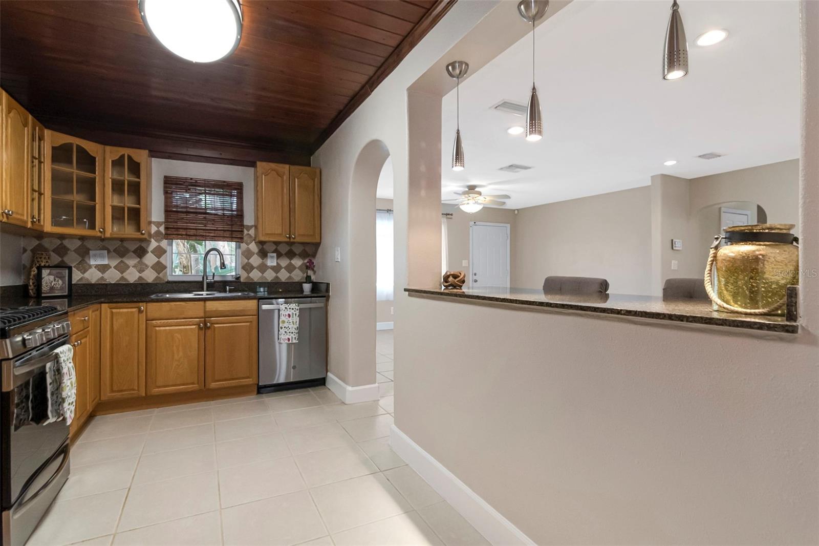 311 N GOMEZ AVE