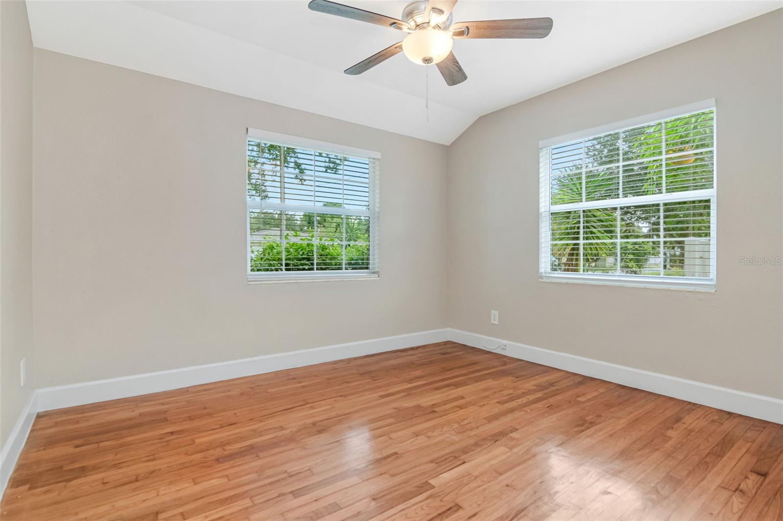 311 N GOMEZ AVE