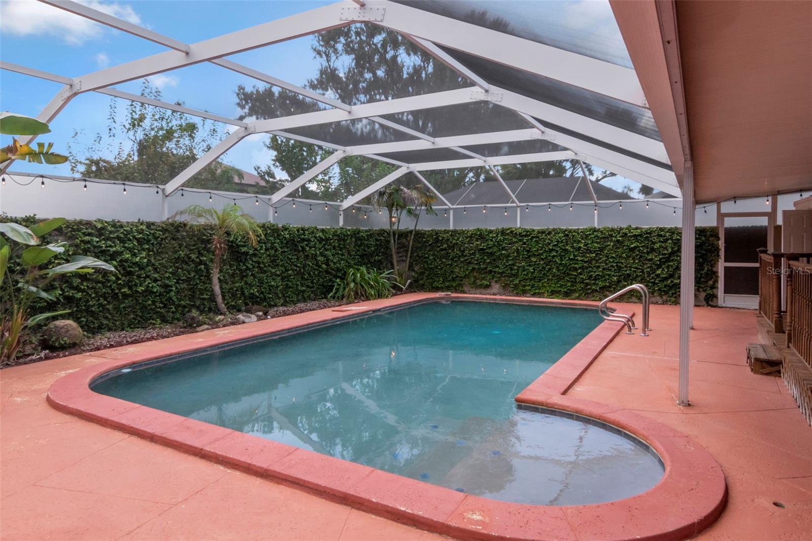 311 N GOMEZ AVE