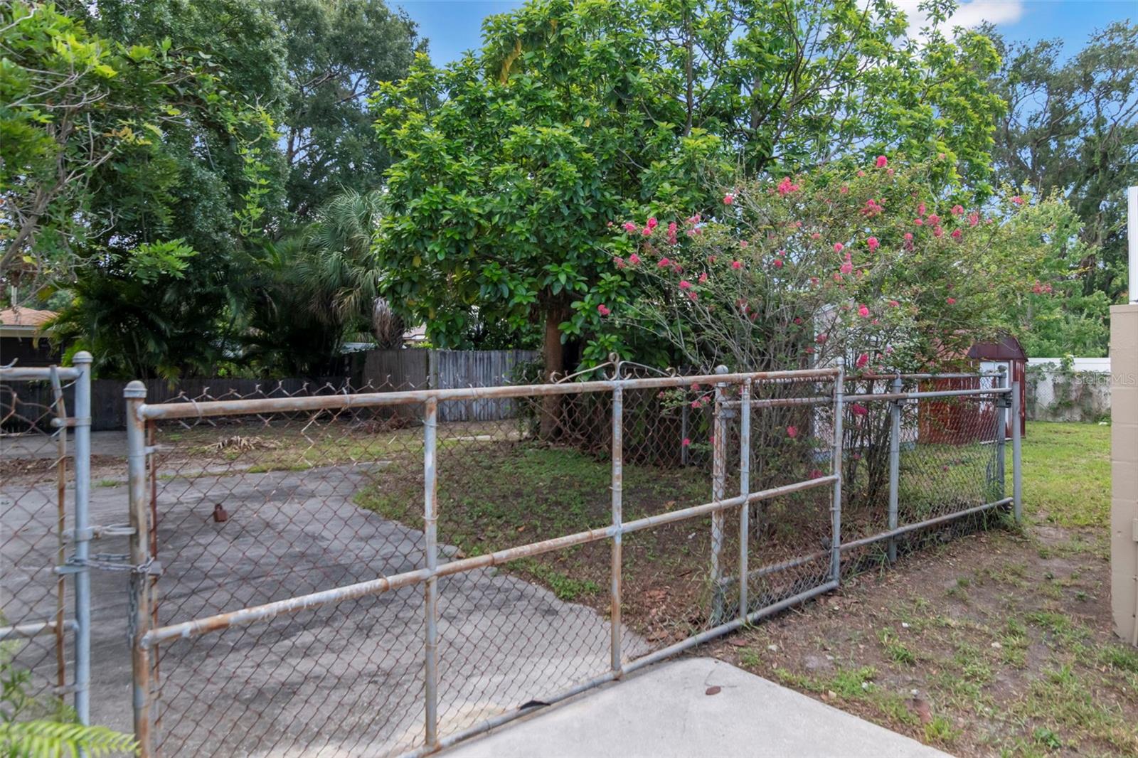 311 N GOMEZ AVE
