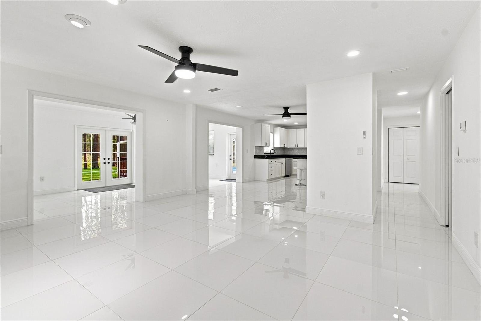 210 LAKE HOBBS RD