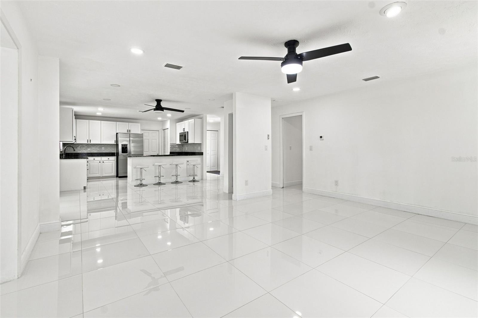 210 LAKE HOBBS RD
