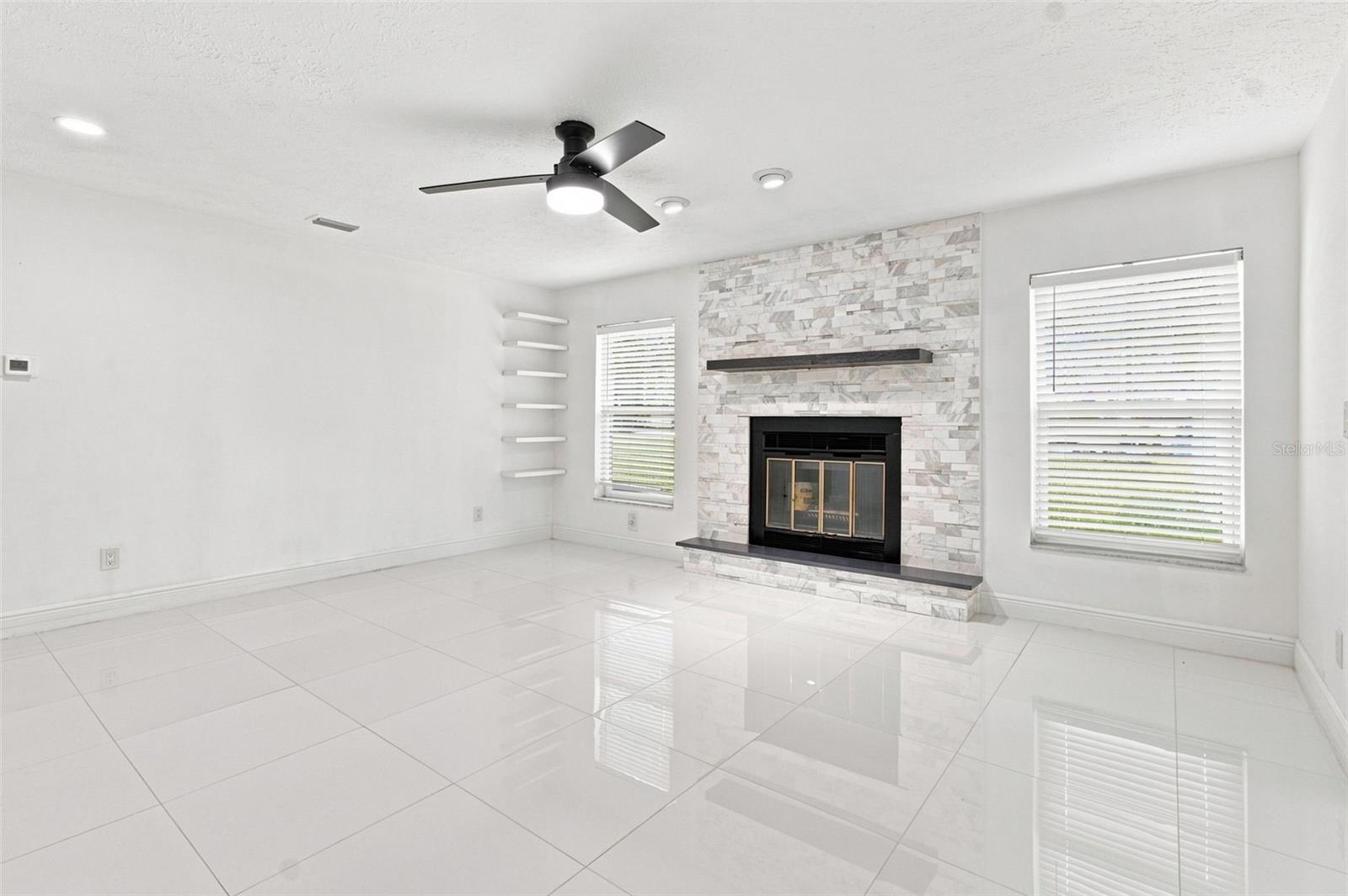 210 LAKE HOBBS RD
