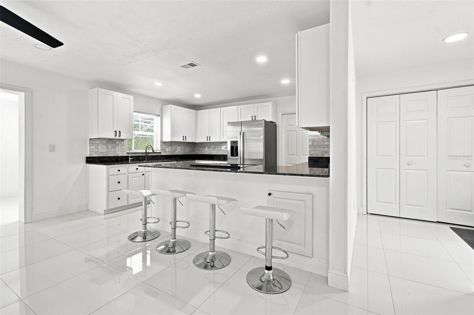 210 LAKE HOBBS RD
