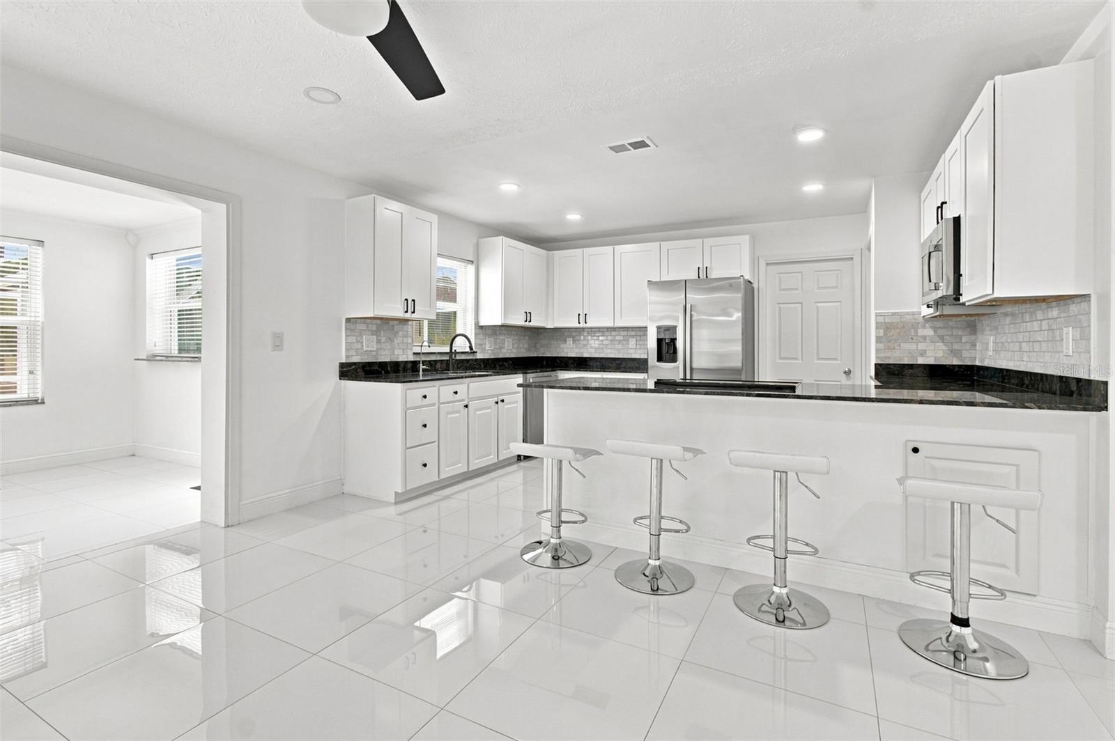 210 LAKE HOBBS RD