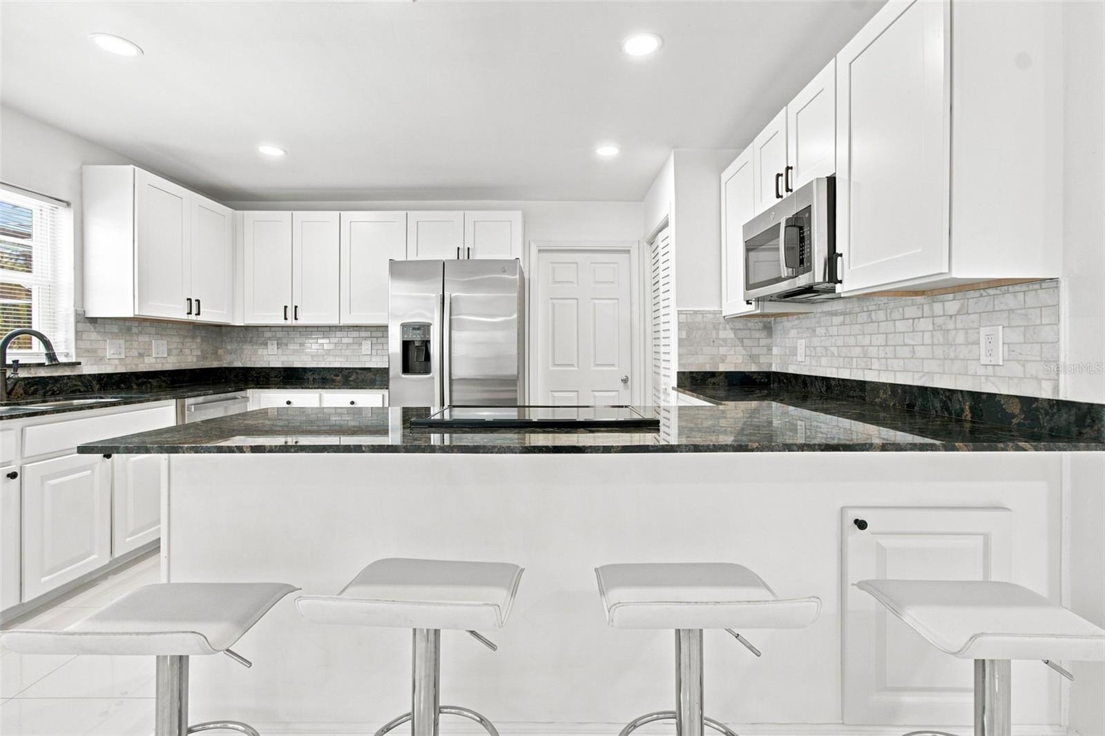 210 LAKE HOBBS RD
