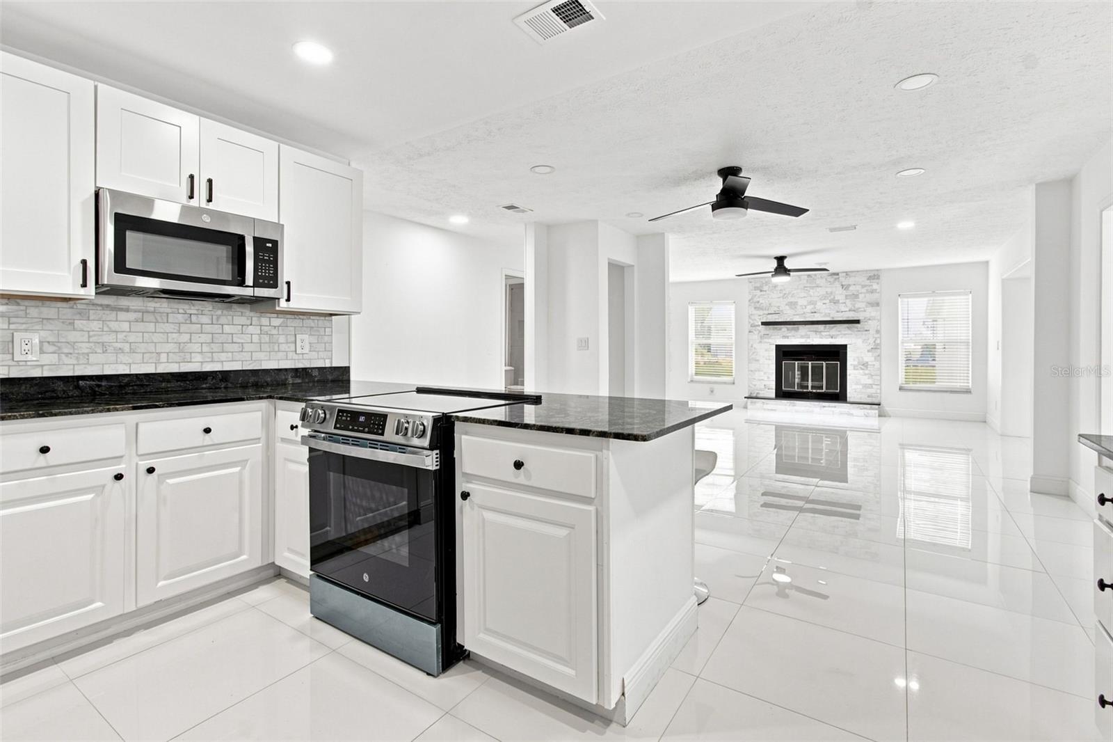 210 LAKE HOBBS RD