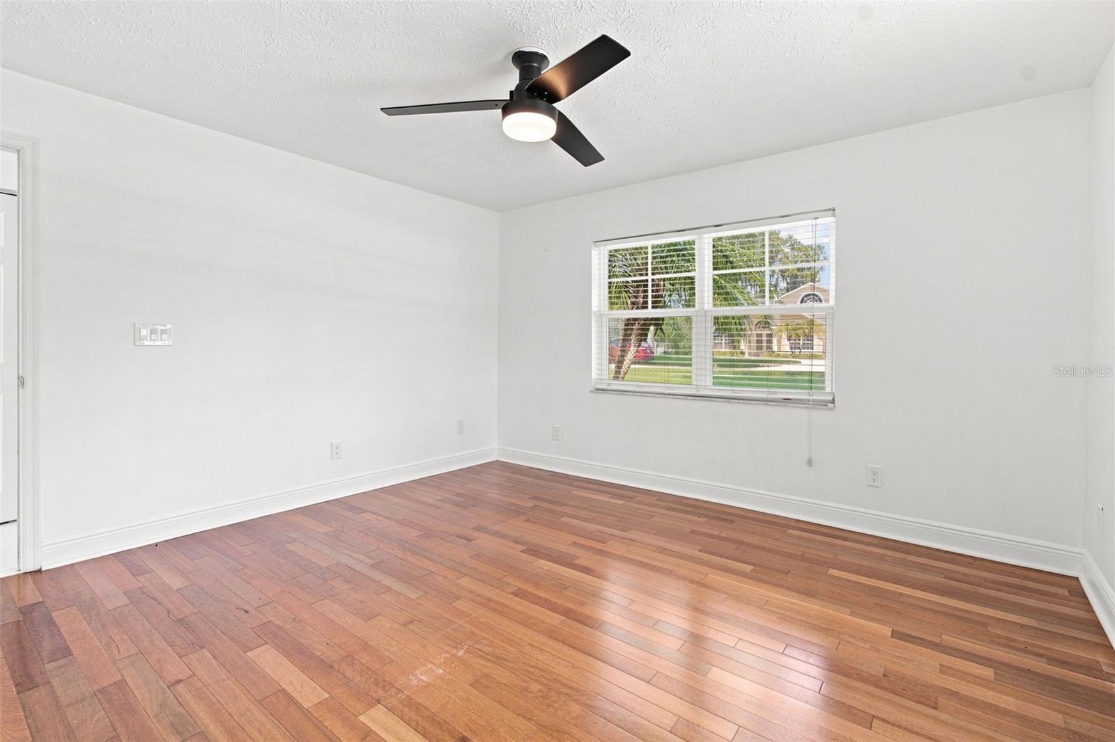 210 LAKE HOBBS RD