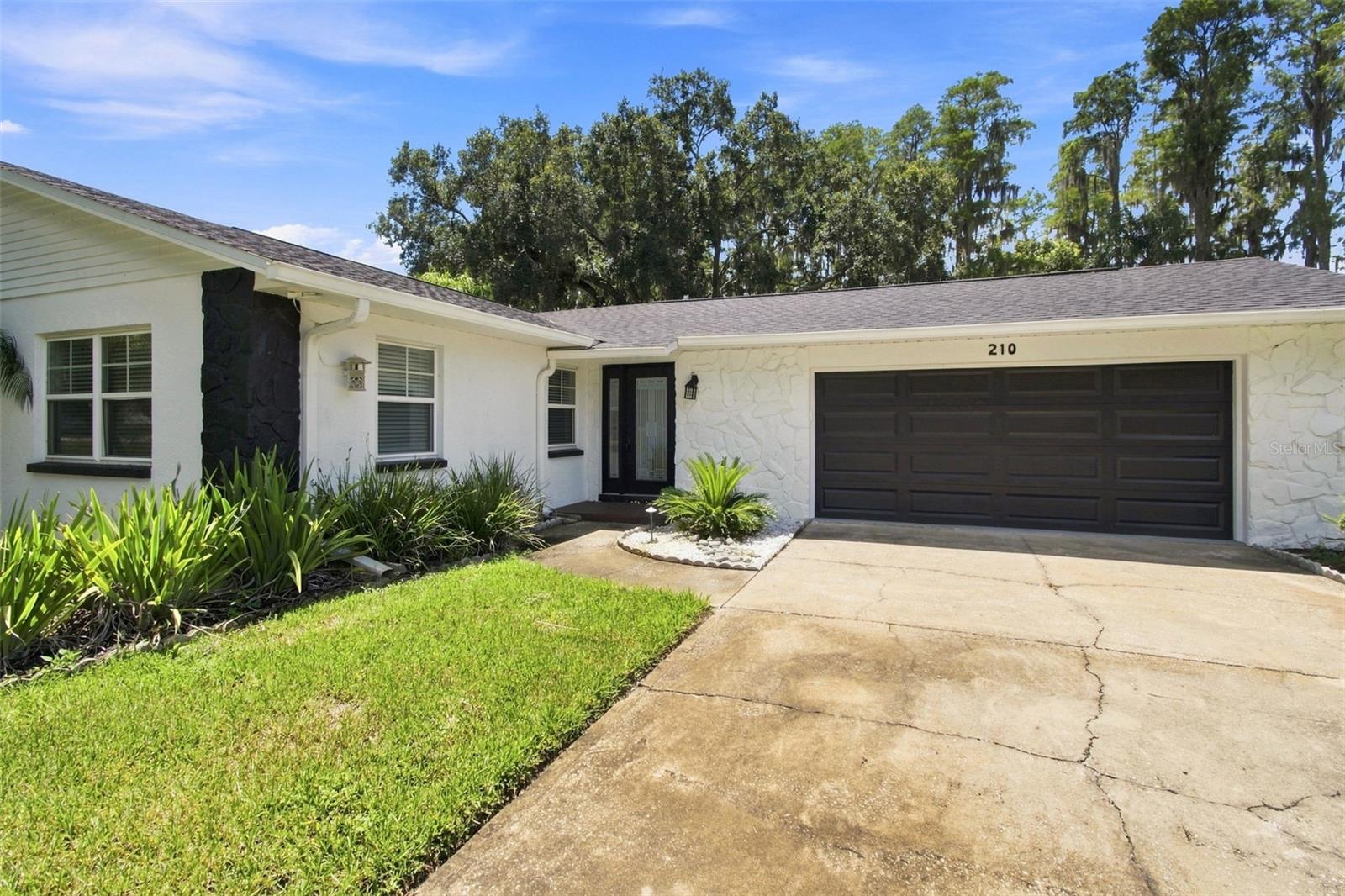 210 LAKE HOBBS RD