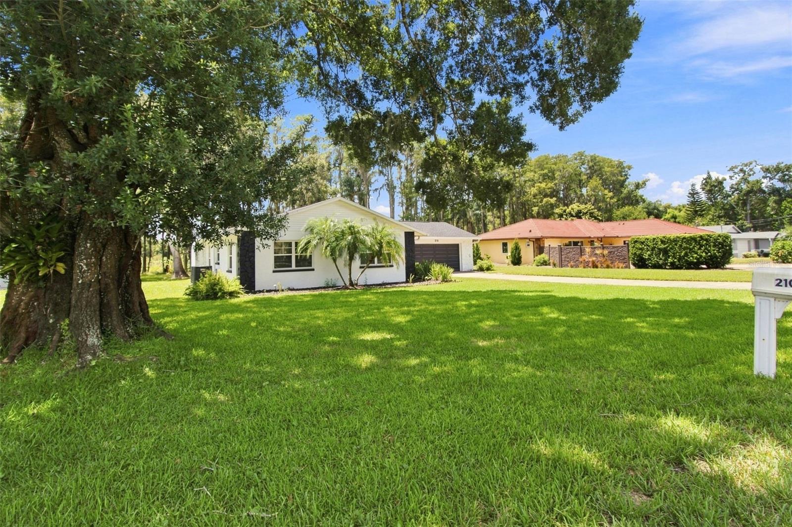 210 LAKE HOBBS RD