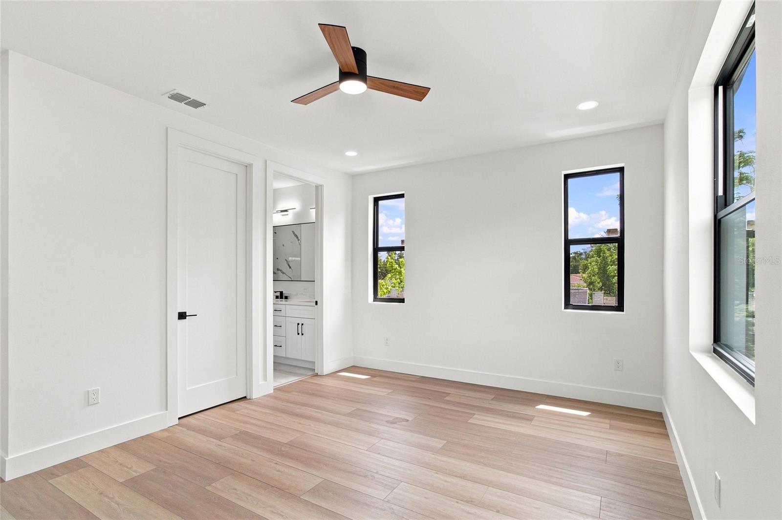 4122 W NASSAU ST