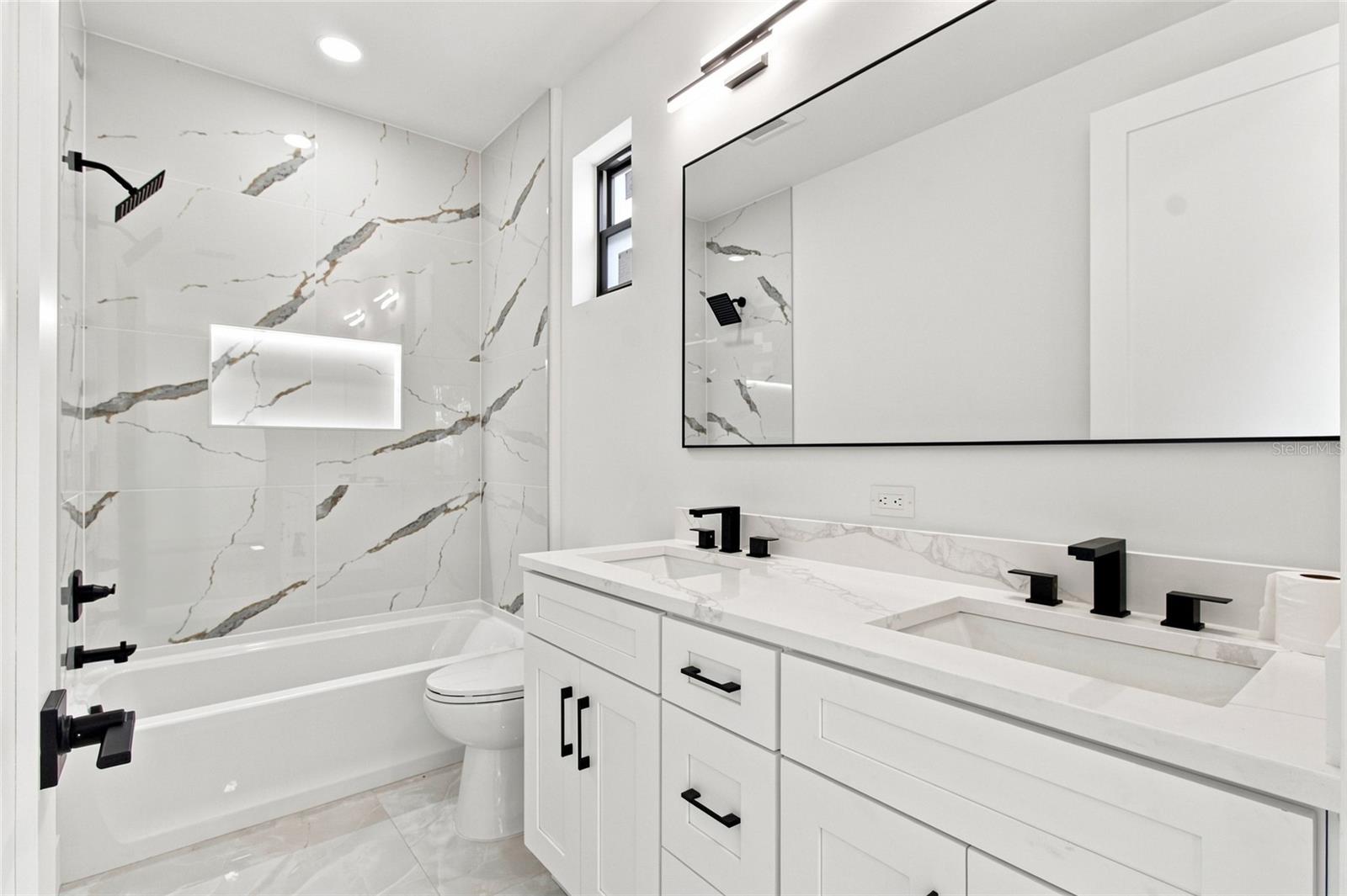 4122 W NASSAU ST