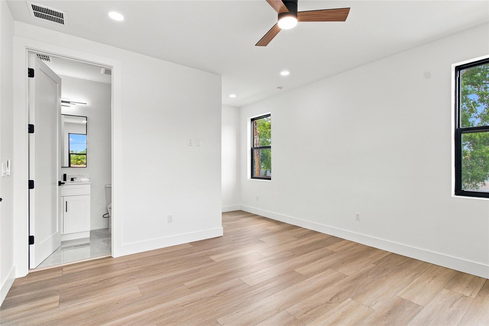 4122 W NASSAU ST
