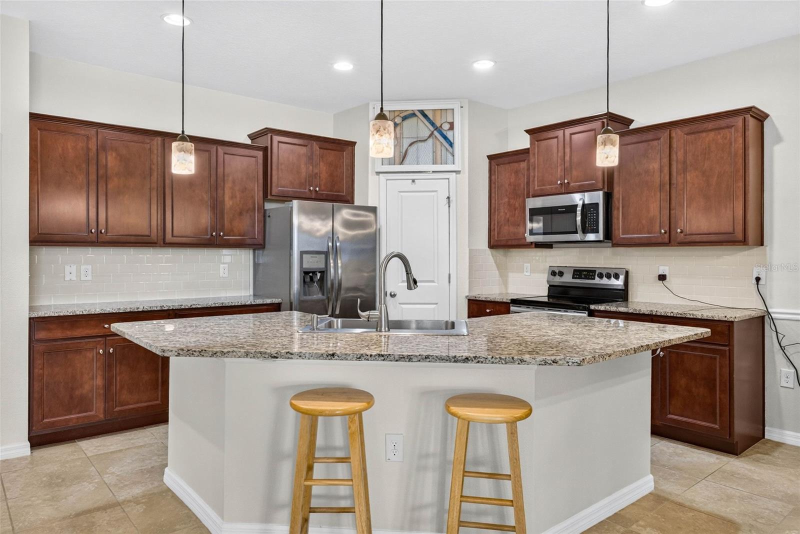 7460 STONEBROOK CIR