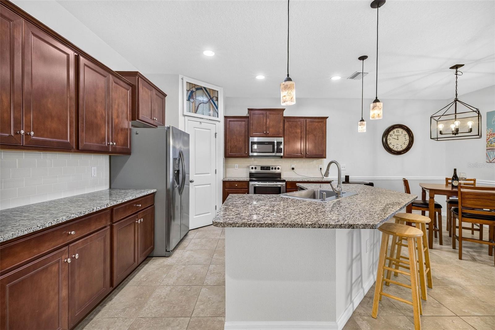 7460 STONEBROOK CIR