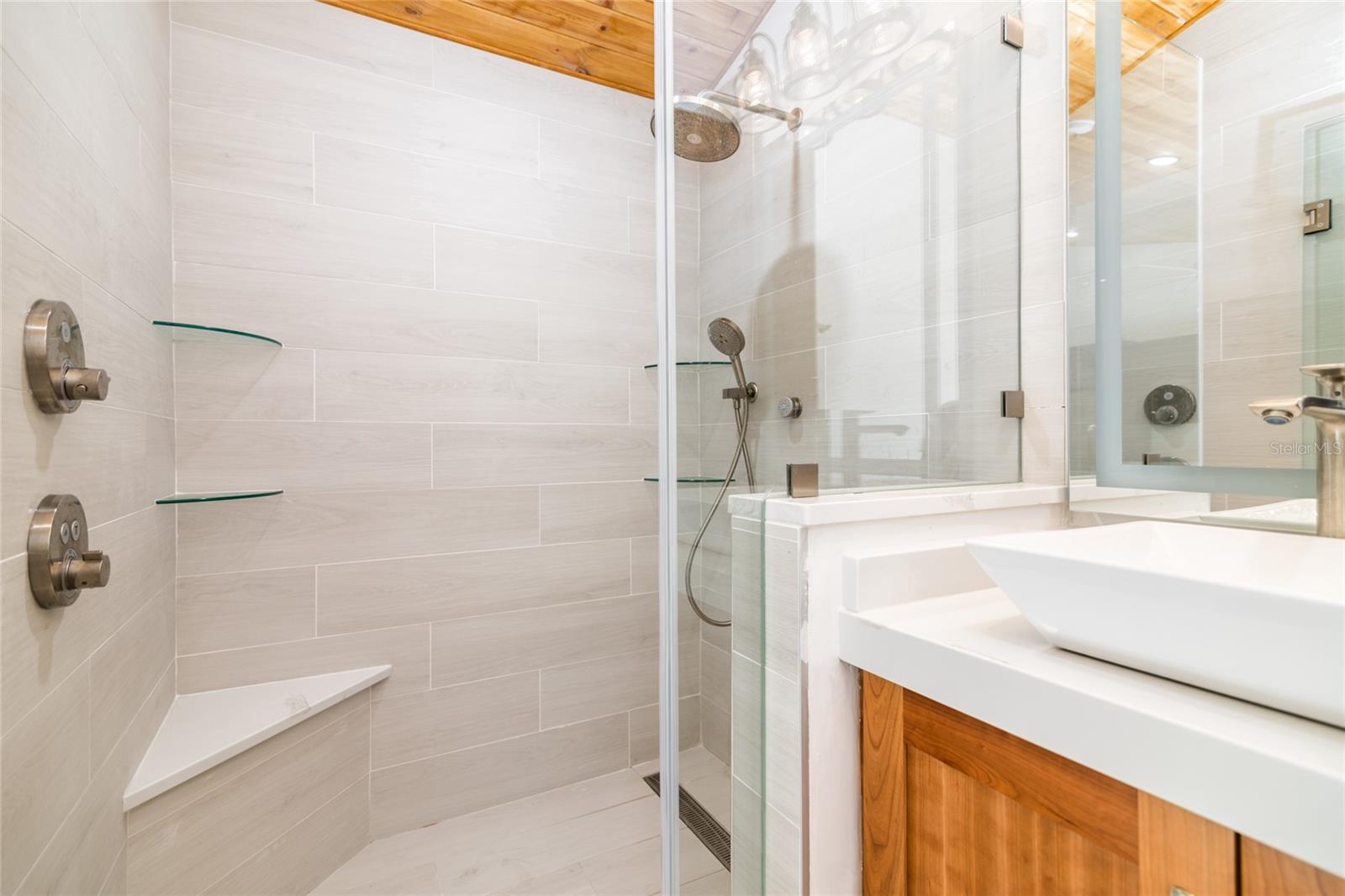 6757 AMANDA VISTA CIR