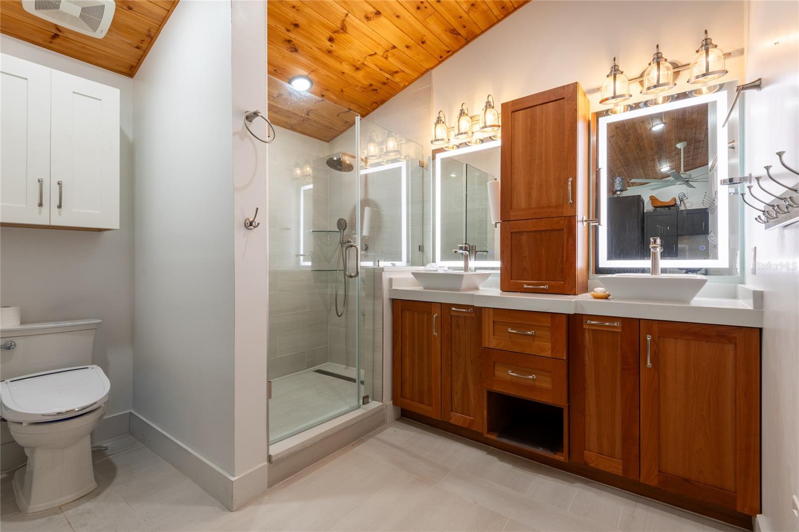 6757 AMANDA VISTA CIR