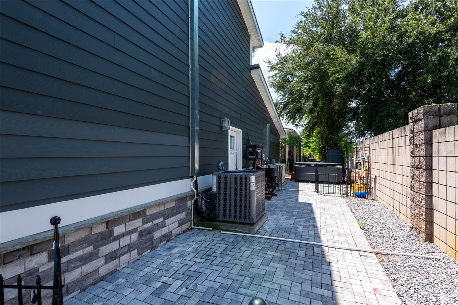 6757 AMANDA VISTA CIR