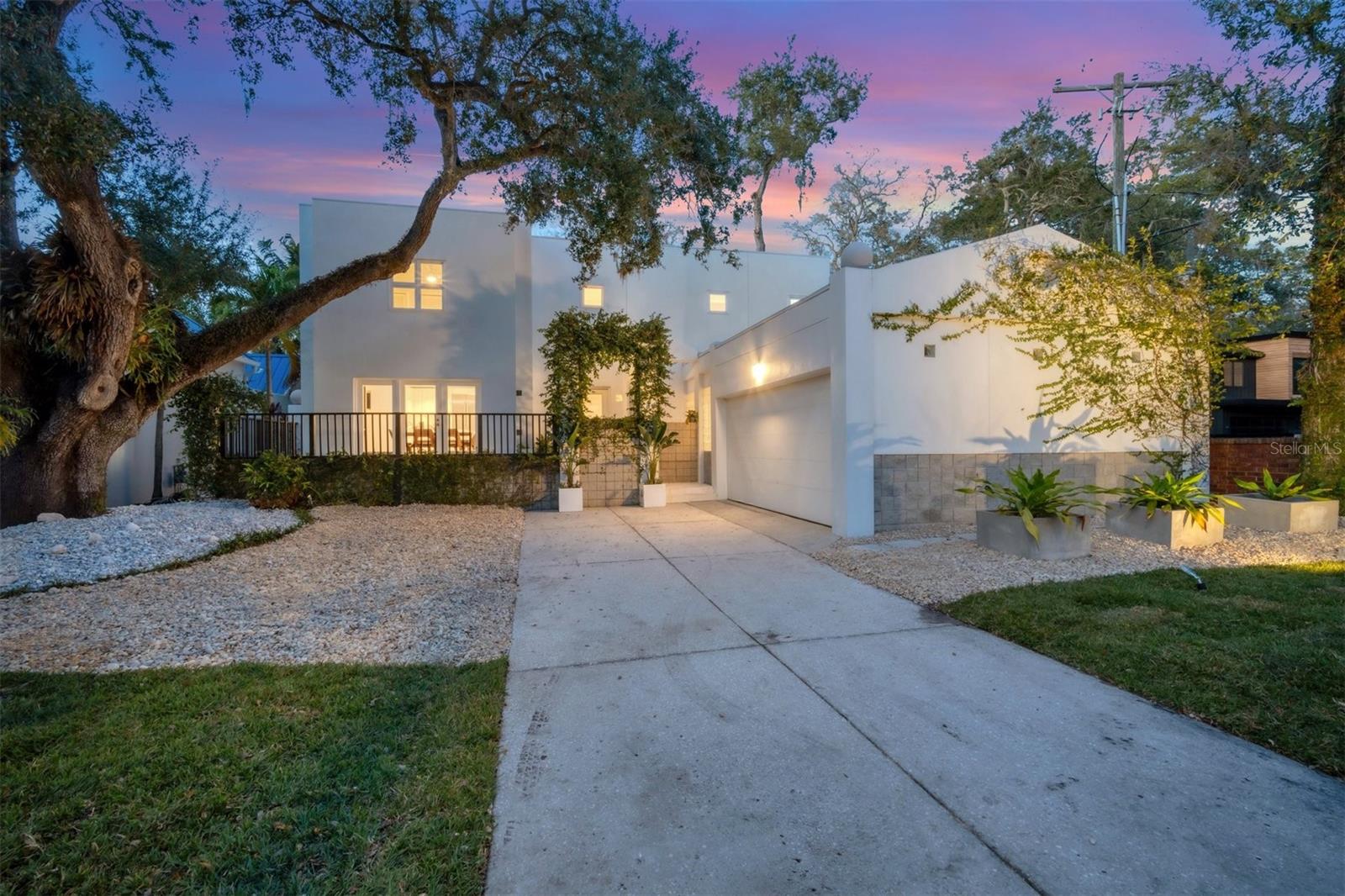2701 CHAMBRAY LN
