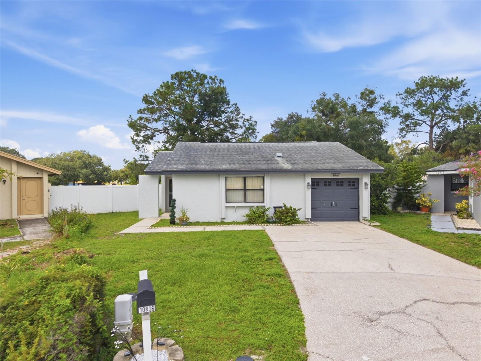 10816 Fairfield Village Dr, Tampa