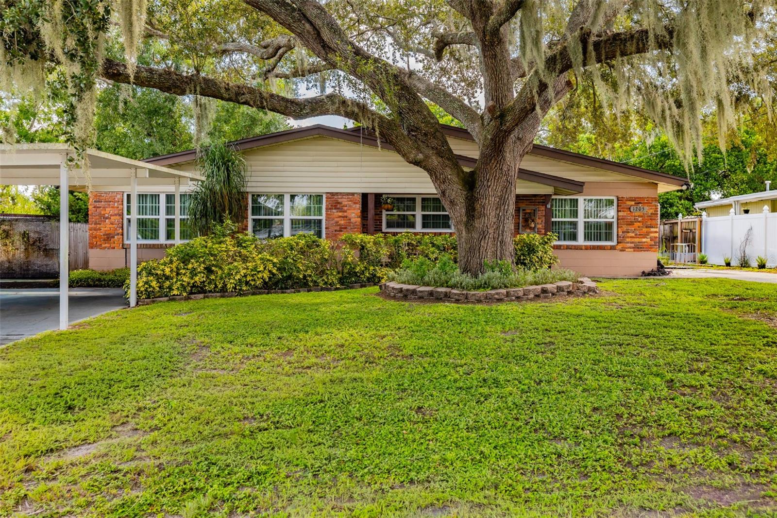 1205 W CAMELLIA DR