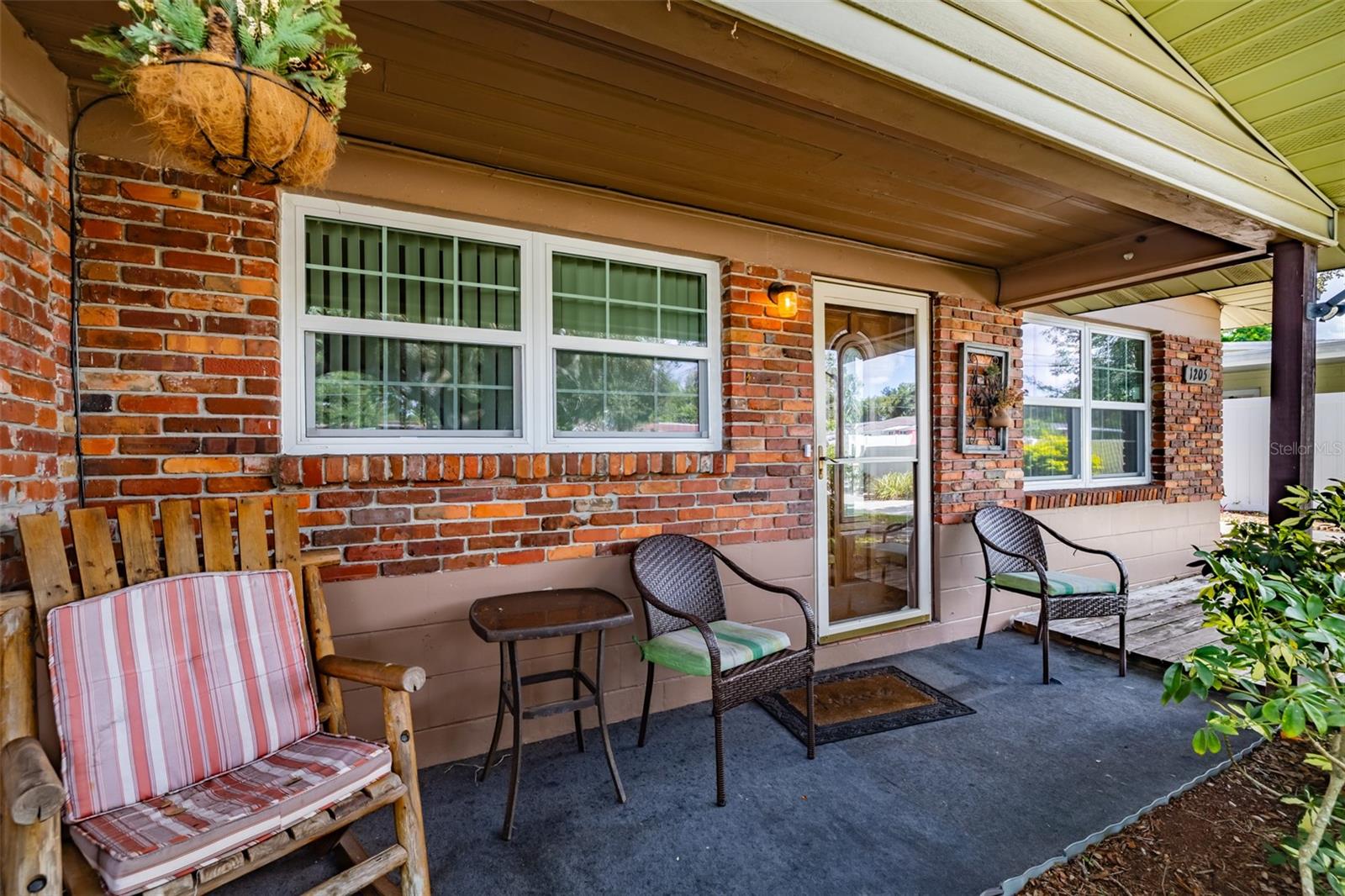 1205 W CAMELLIA DR